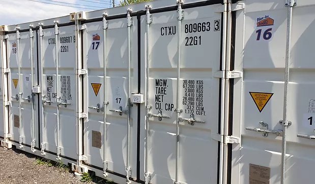 Container de stockage ferm&eacute;