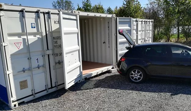 Containers ouverts avec v&eacute;hicule